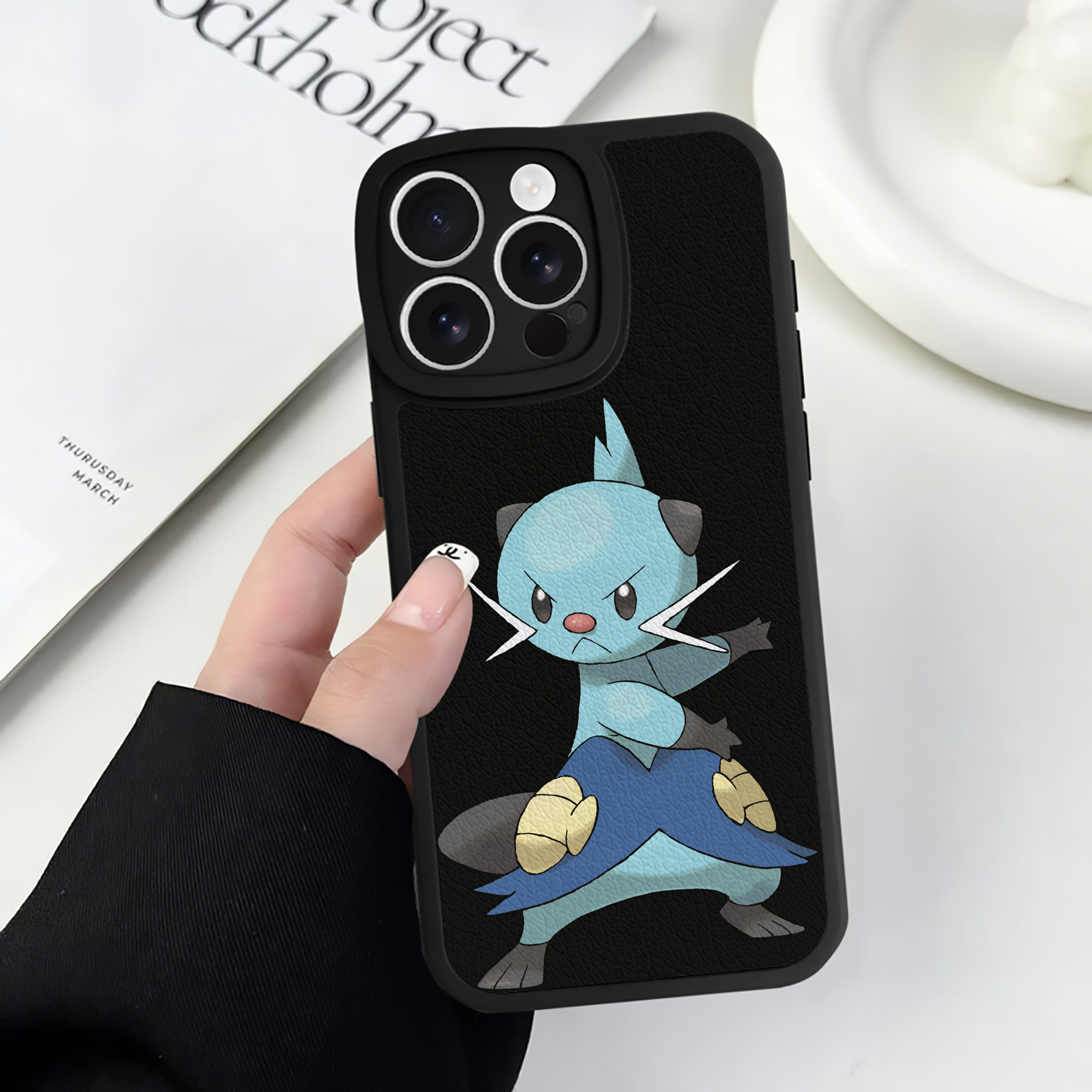 （画像用） ポケットモンスター Pokémon 【iPhone 16シリーズ対応】シリコンスマホケース（レザー調） 材質：シリコン